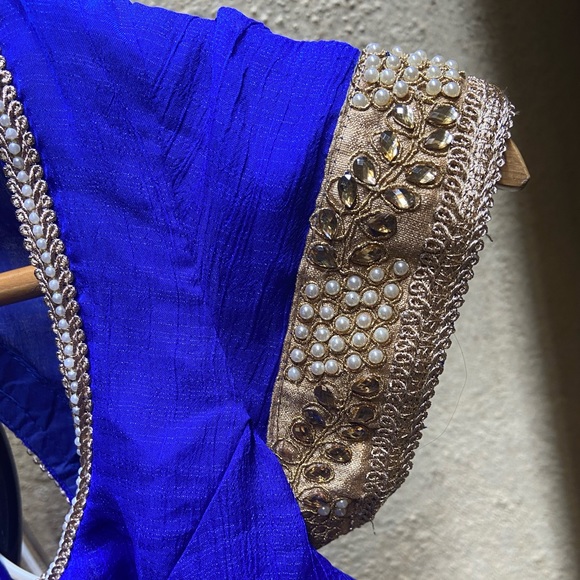 6️⃣5️⃣0️⃣ Saree Blouse. Size - M-L - Picture 10 of 13